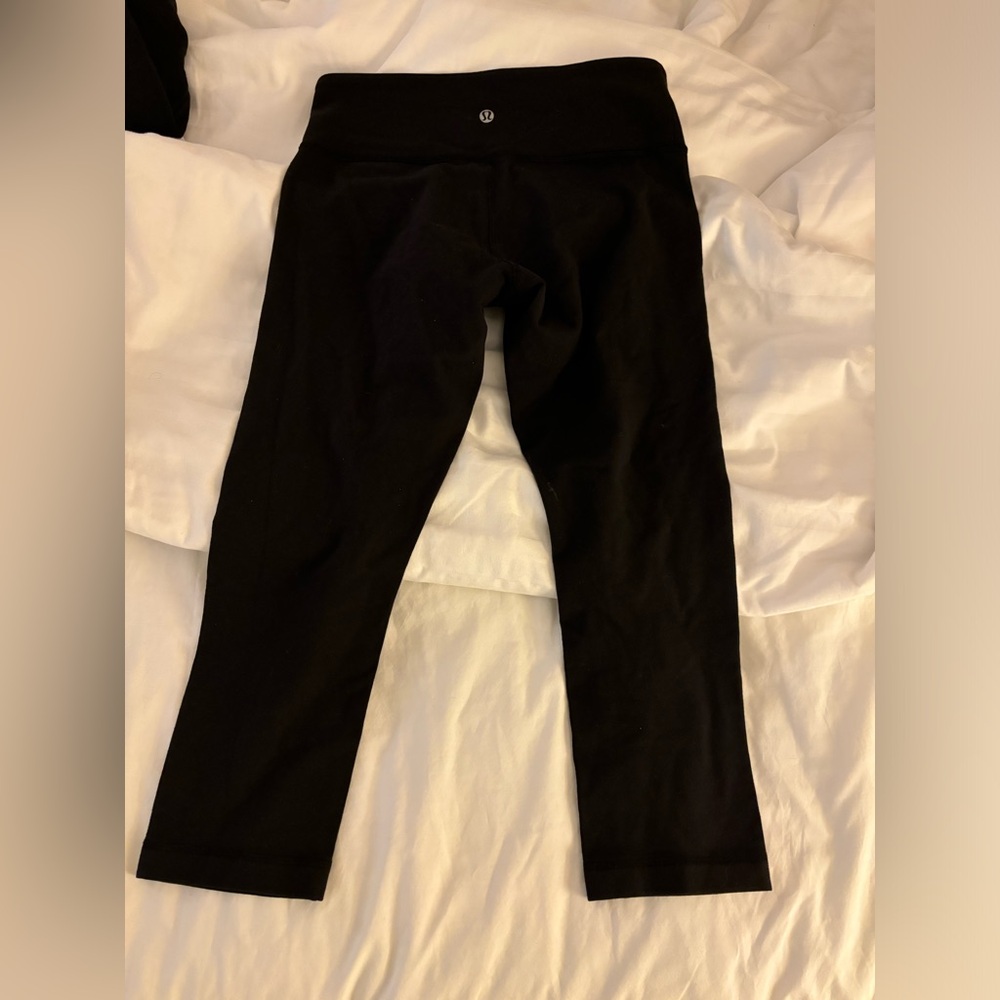 Women’s black lululemon crop leggings size 6